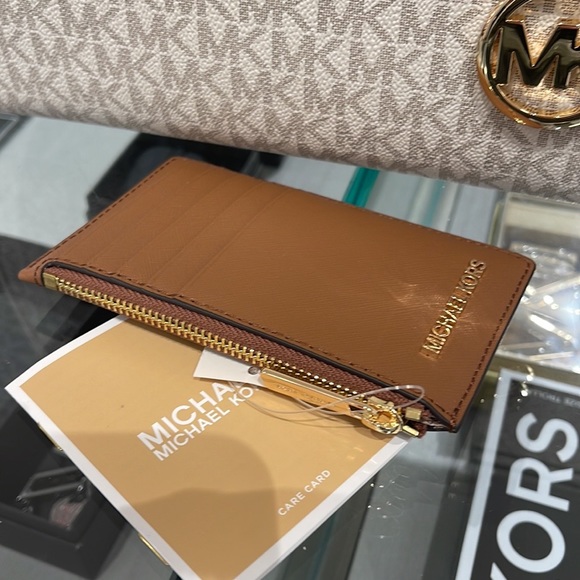 MICHAEL KORS
Jet Set Travel Medium Top Zip Leather Card Case Wallet 
Luggage
NWT - Picture 15 of 16